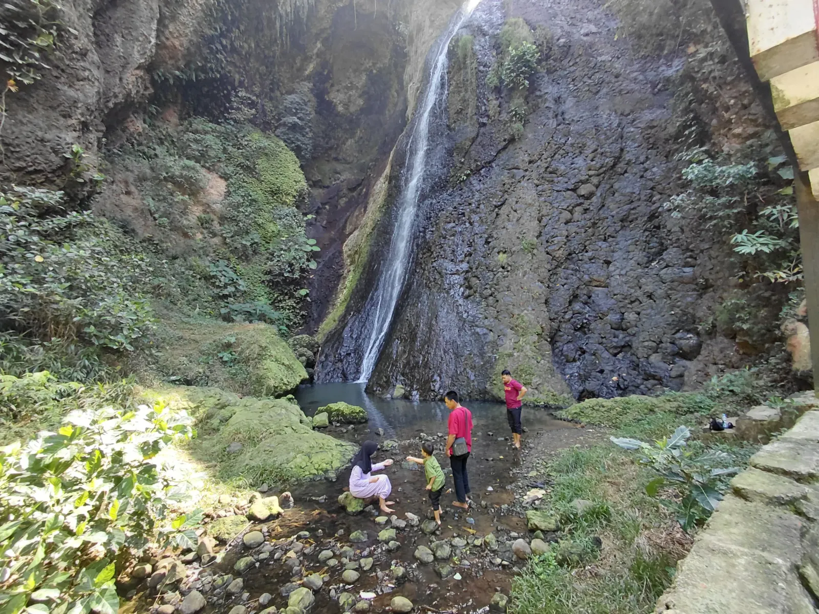 Curug Song Pintu Utama: Surga Alam di Hati Cilacap